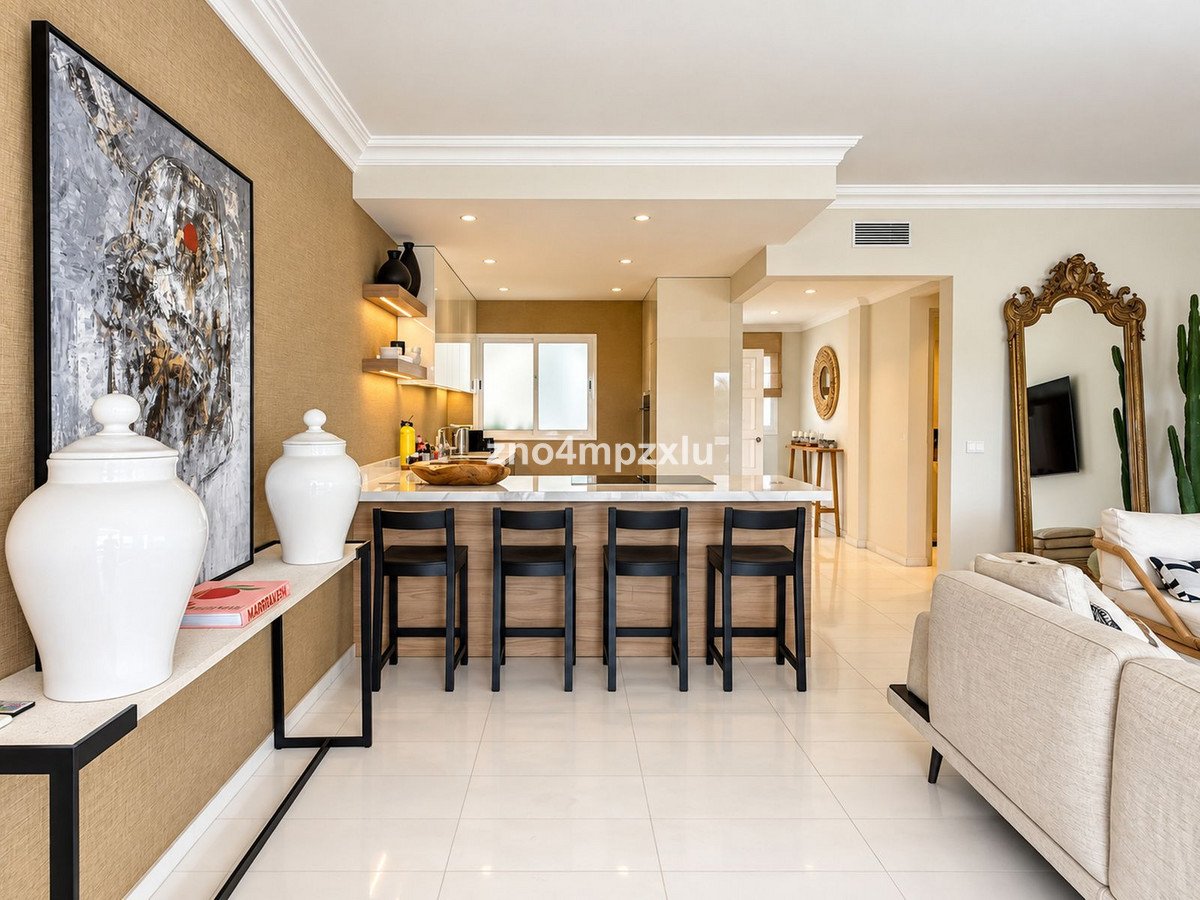 2 Bed Middle Floor Apartment in The Golden Mile