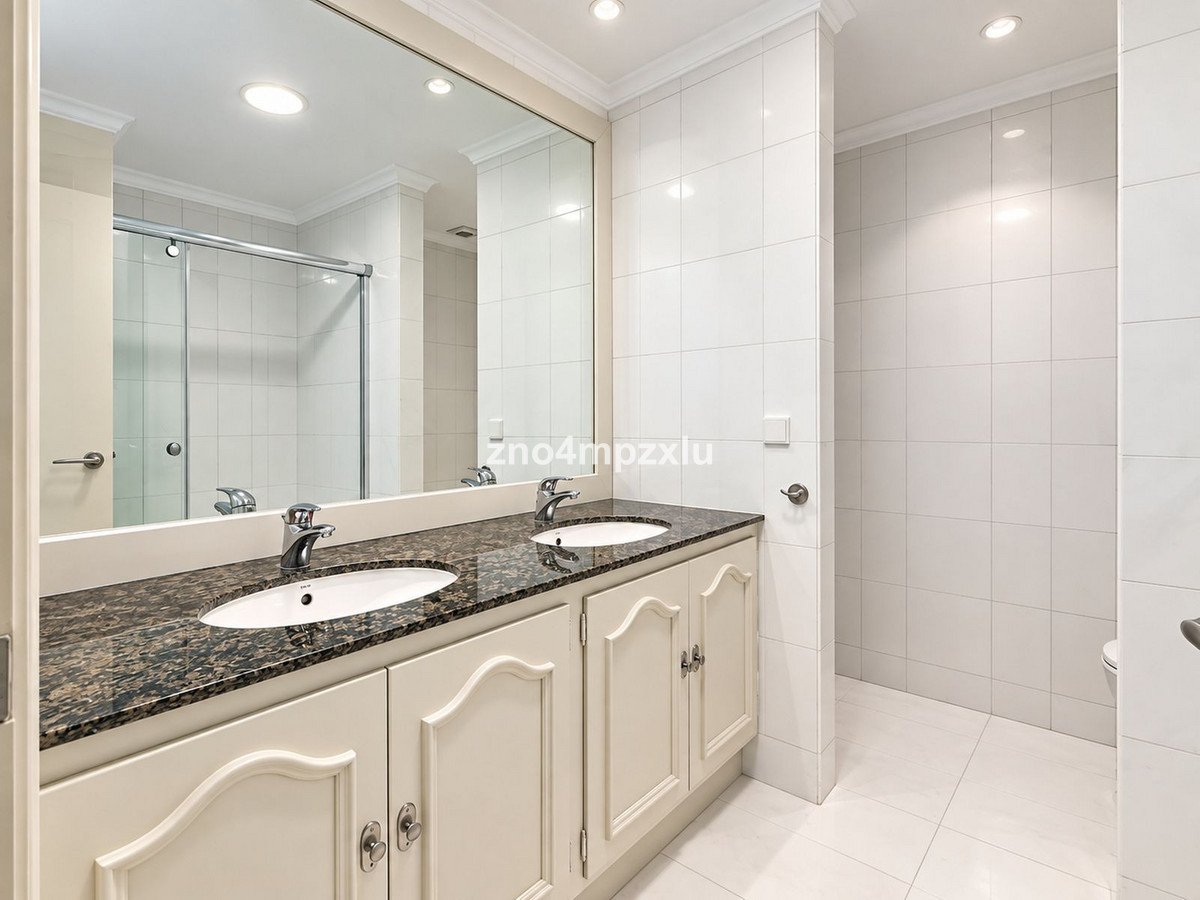 2 Bed Middle Floor Apartment in The Golden Mile