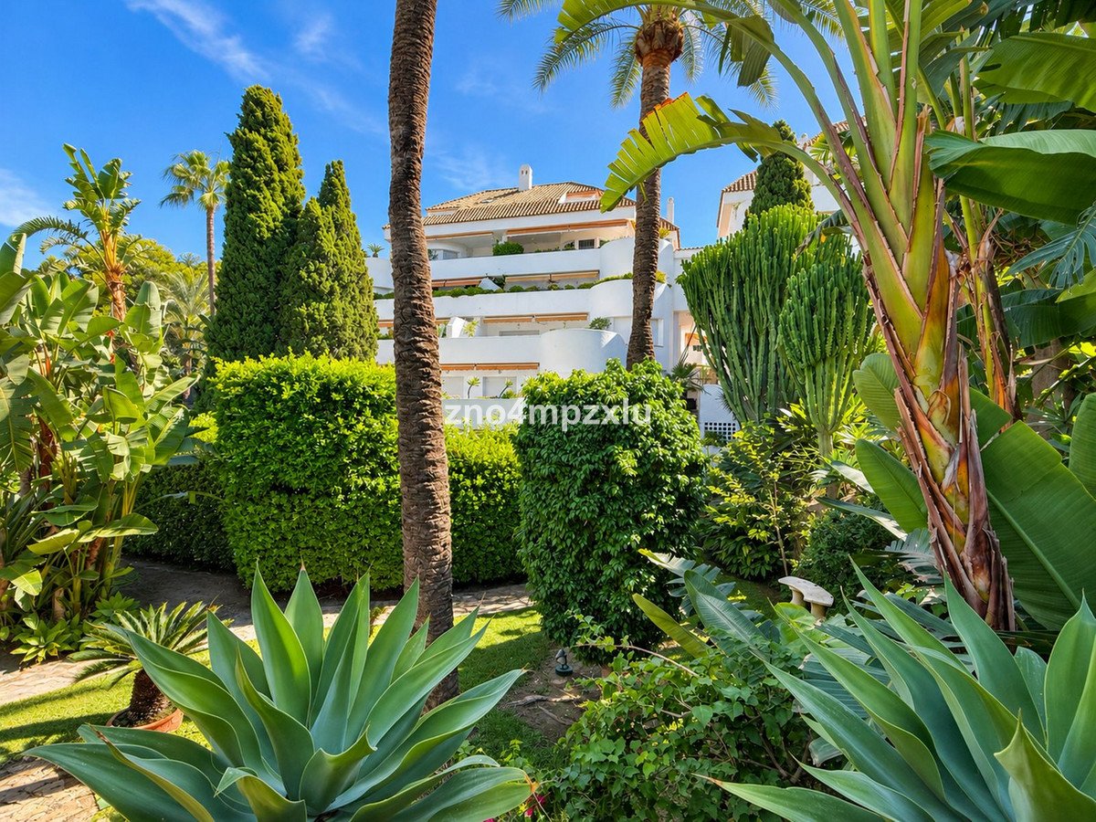 2 Bed Middle Floor Apartment in The Golden Mile