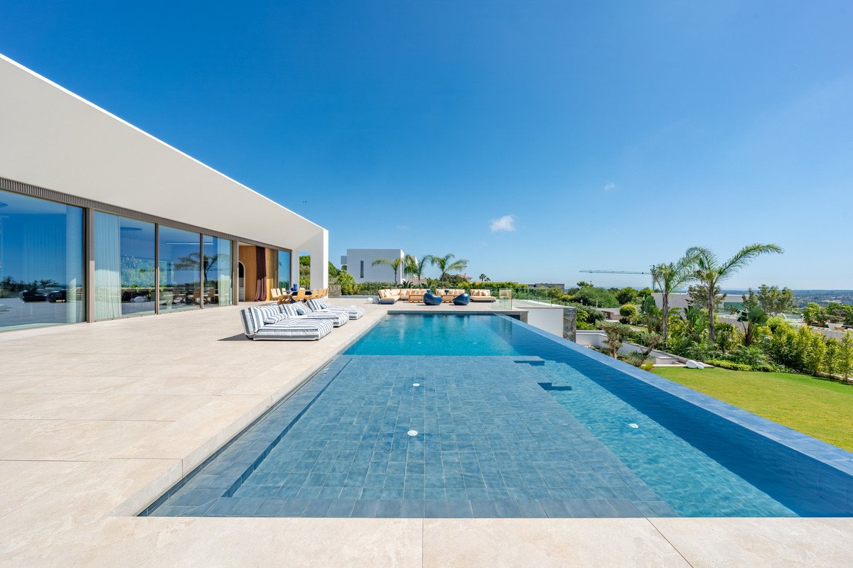 6 Bed Detached Villa in Sotogrande