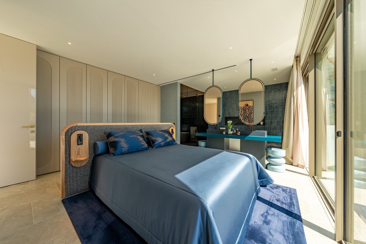 6 Bed Detached Villa in Sotogrande