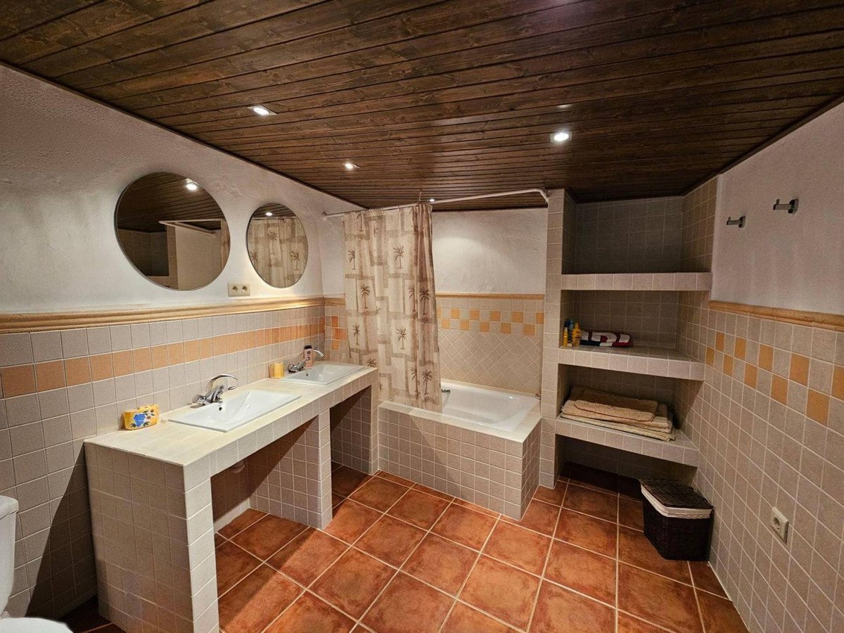 4 Bed Townhouse in Montejaque