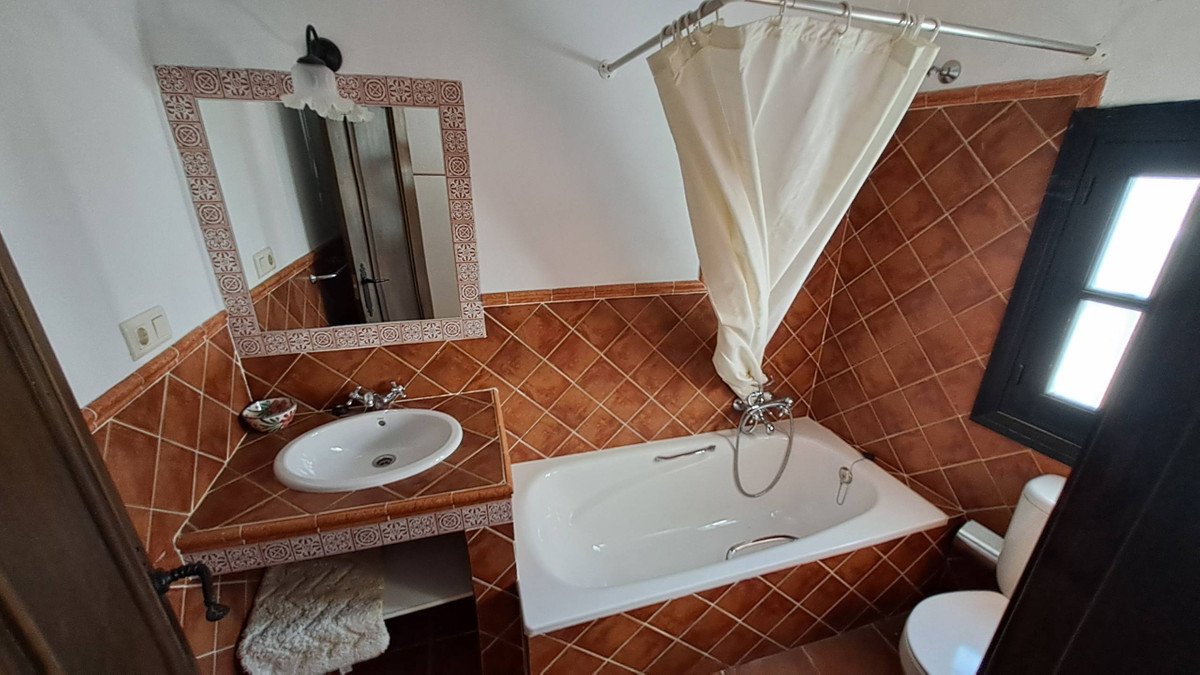 4 Bed Townhouse in Montejaque