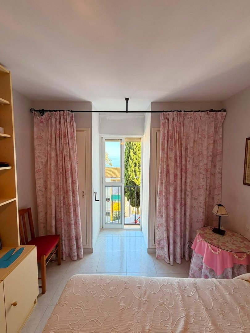 3 Bed Middle Floor Apartment in Benalmadena Pueblo