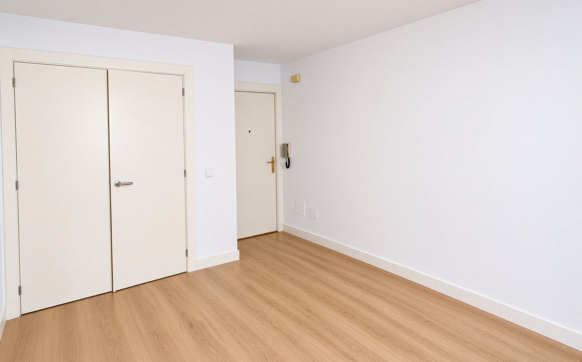 2 Bed Middle Floor Apartment in Torreguadiaro