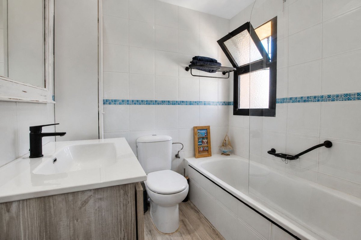 2 Bed Ground Floor Apartment in Riviera del Sol
