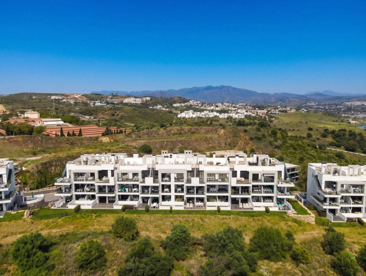 3 Bed Middle Floor Apartment in Mijas Costa
