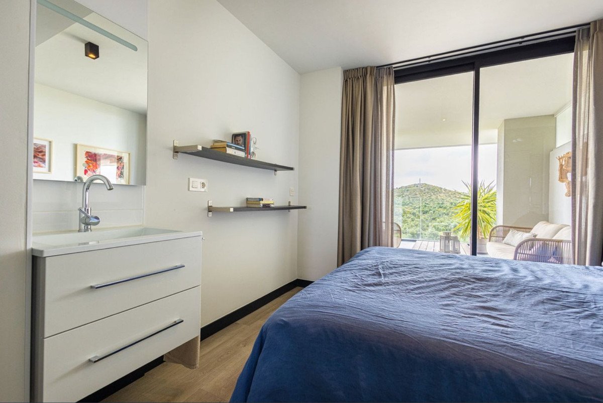 3 Bed Middle Floor Apartment in Mijas Costa