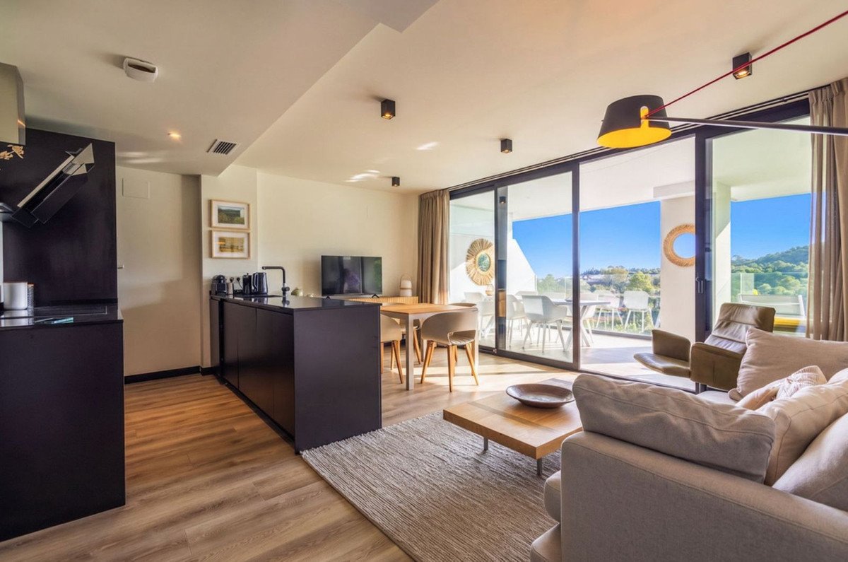 3 Bed Middle Floor Apartment in Mijas Costa