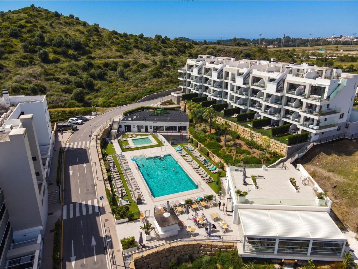 3 Bed Middle Floor Apartment in Mijas Costa