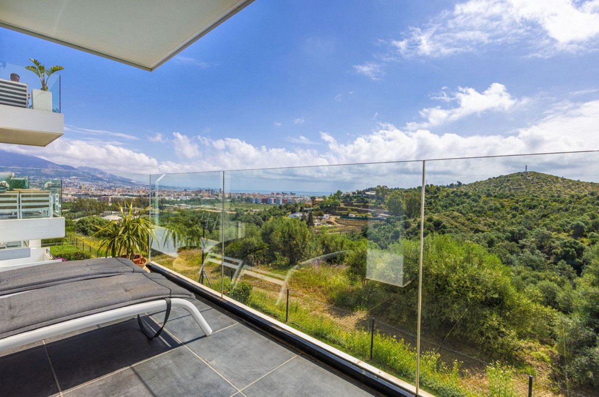 3 Bed Middle Floor Apartment in Mijas Costa