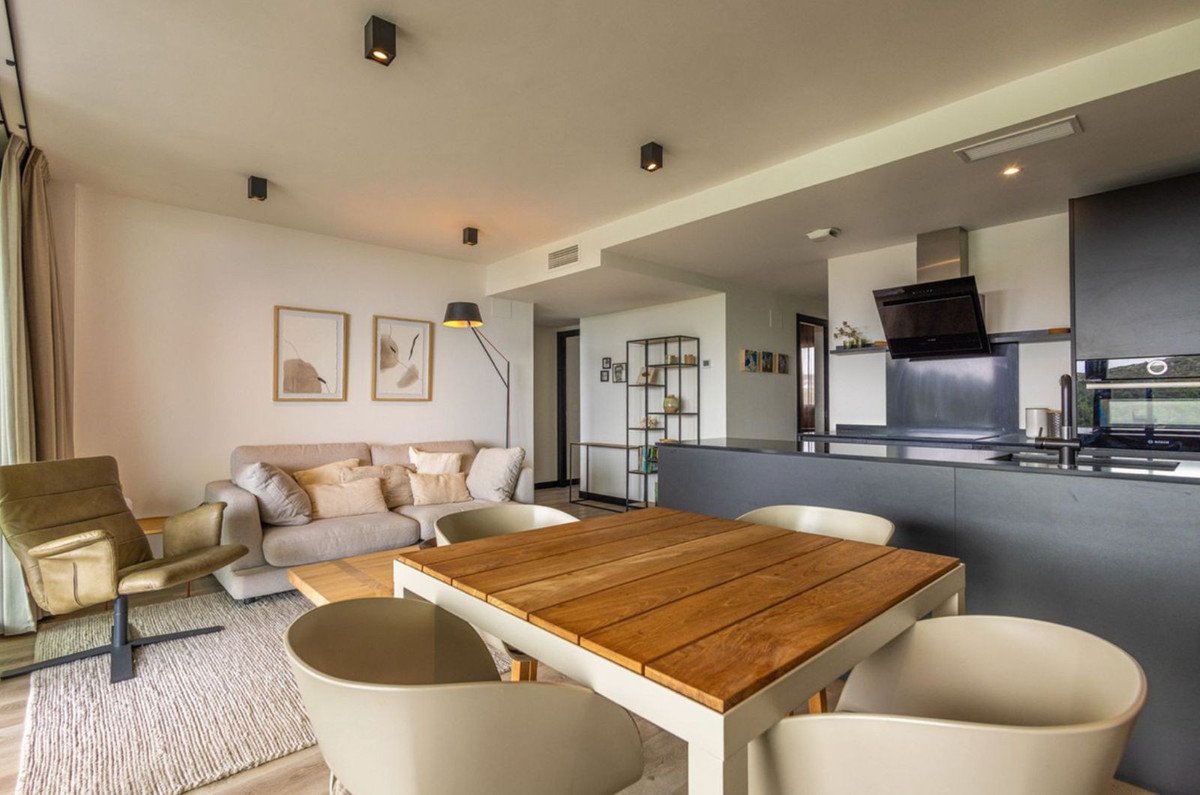 3 Bed Middle Floor Apartment in Mijas Costa