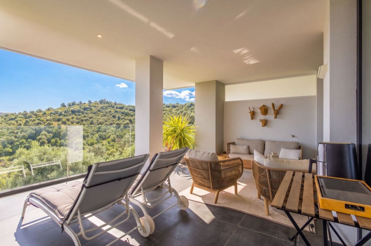 3 Bed Middle Floor Apartment in Mijas Costa