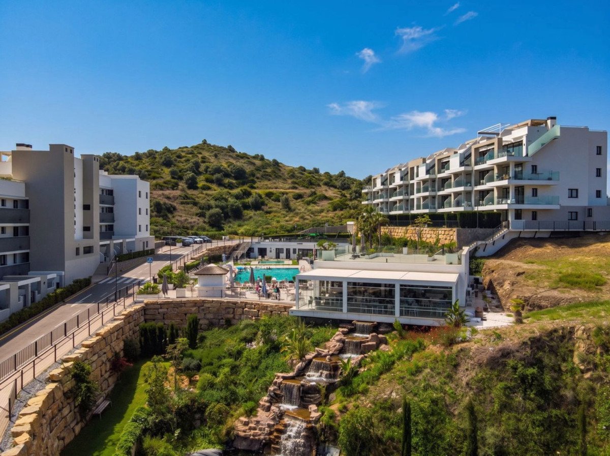 3 Bed Middle Floor Apartment in Mijas Costa