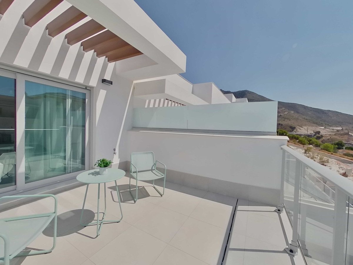 3 Bed Middle Floor Apartment in Benalmadena Pueblo