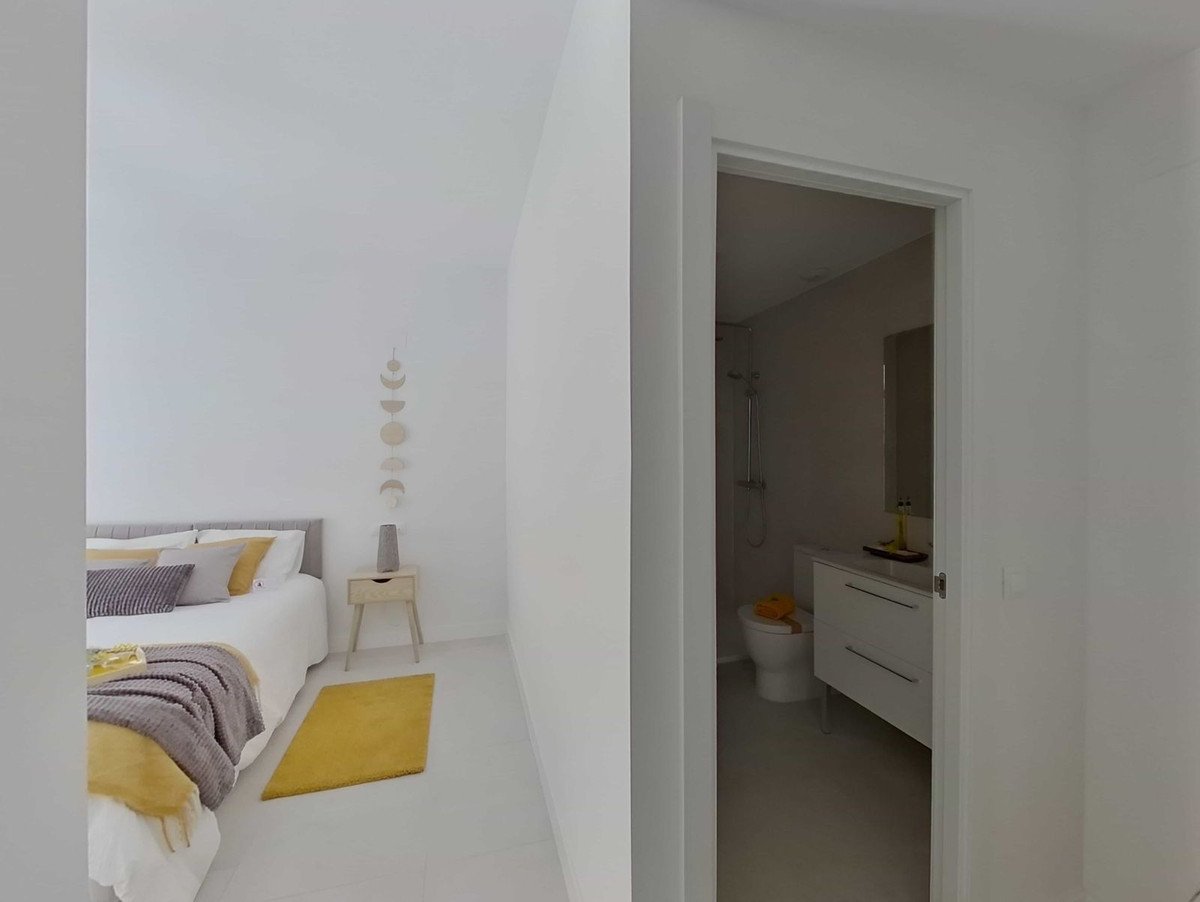 3 Bed Middle Floor Apartment in Benalmadena Pueblo