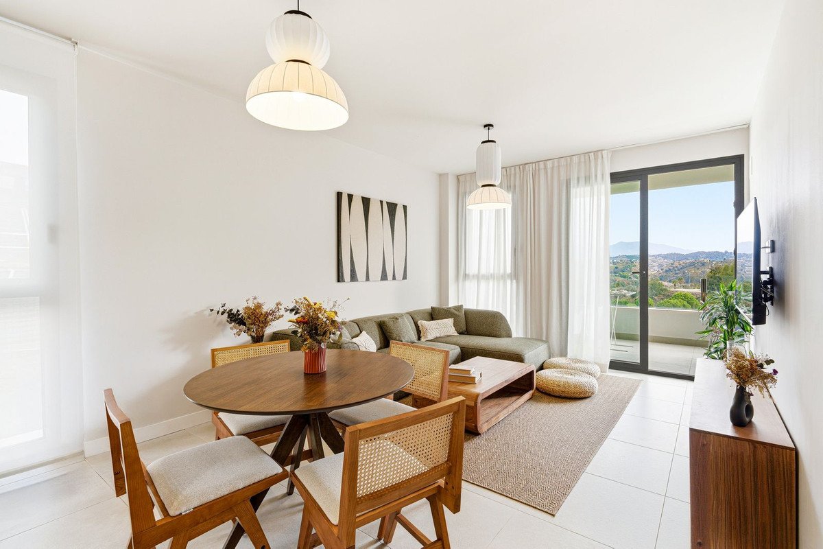 2 Bed Middle Floor Apartment in Calanova Golf
