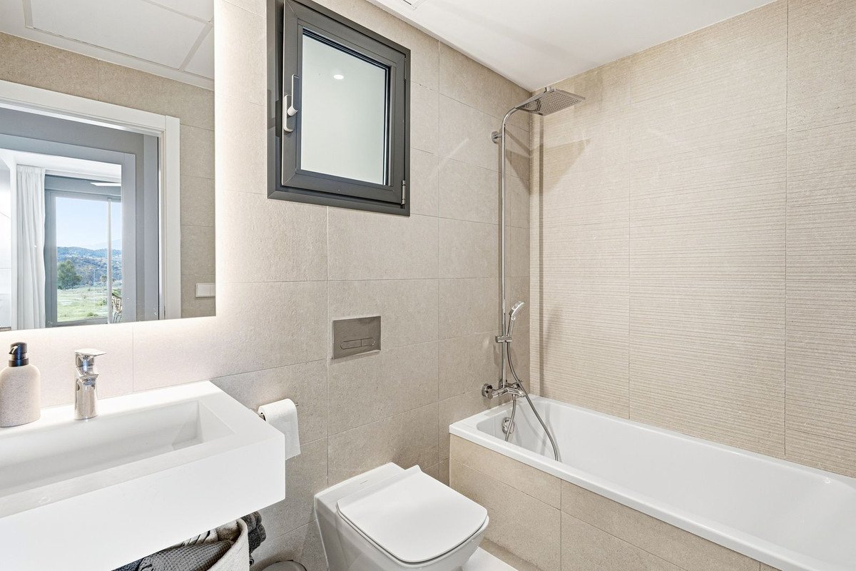 2 Bed Middle Floor Apartment in Calanova Golf