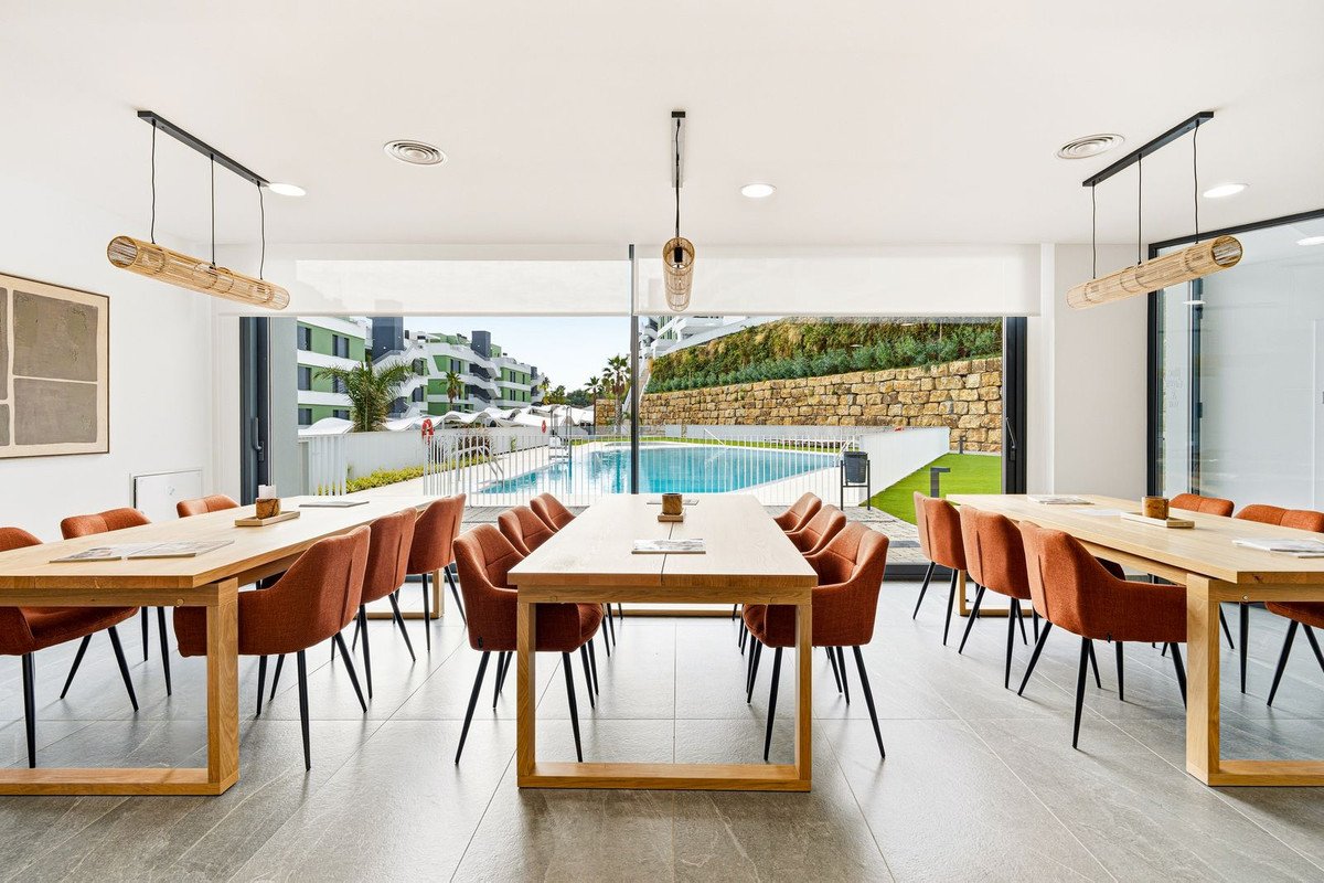 2 Bed Middle Floor Apartment in Calanova Golf