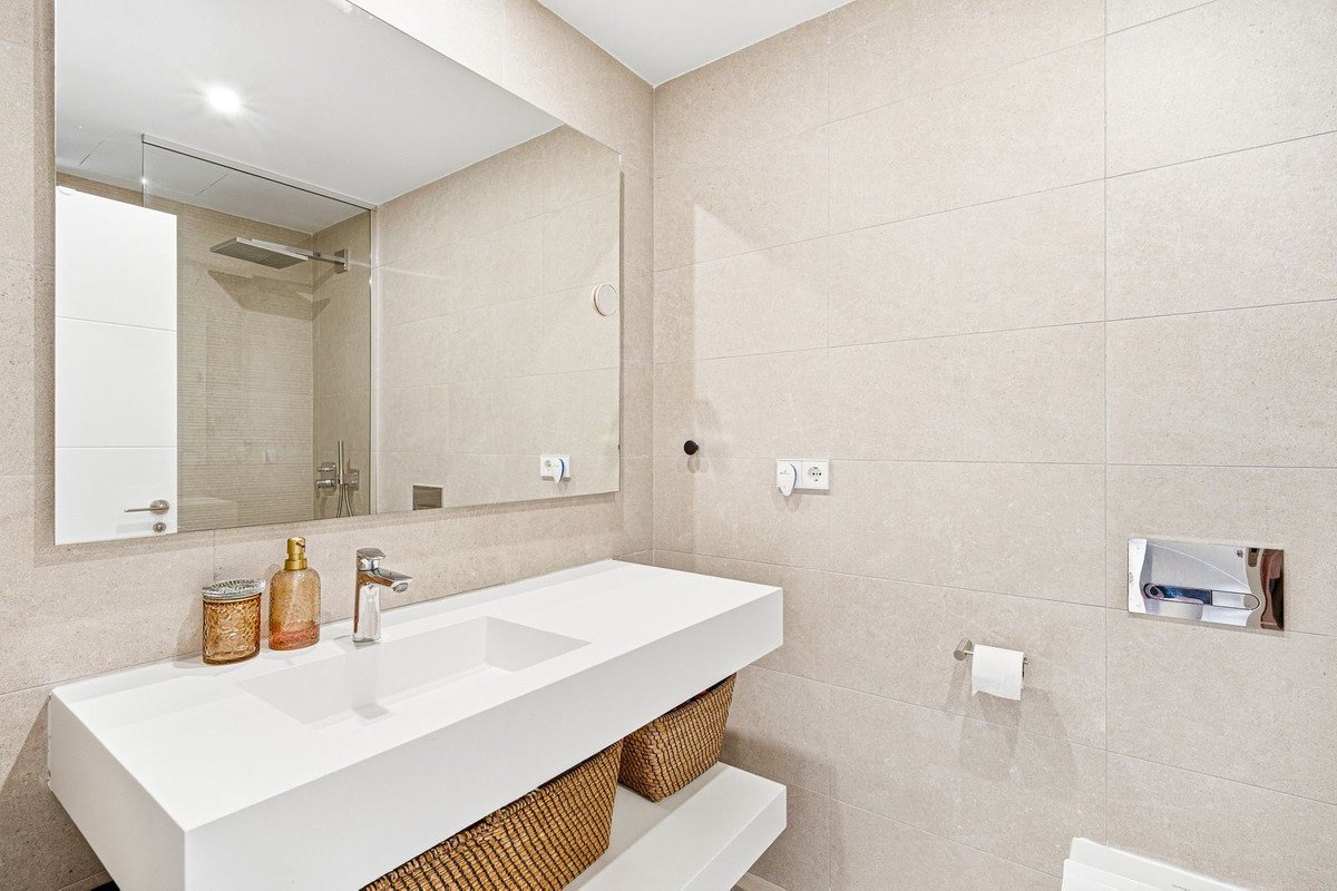 2 Bed Middle Floor Apartment in Calanova Golf