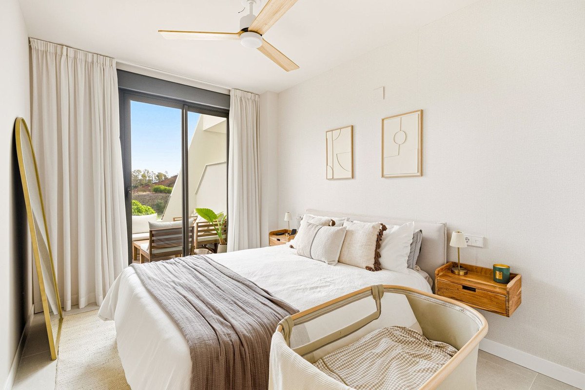 2 Bed Middle Floor Apartment in Calanova Golf