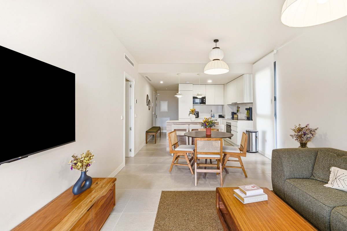 2 Bed Middle Floor Apartment in Calanova Golf