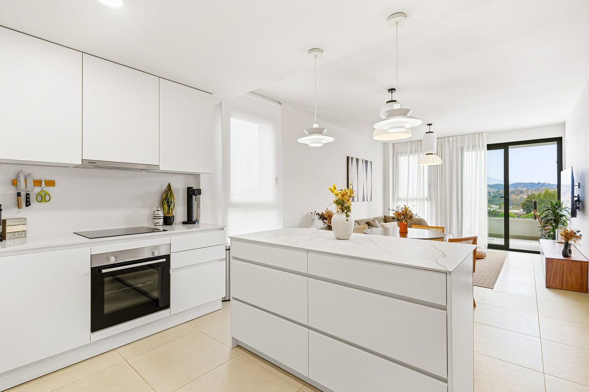 2 Bed Middle Floor Apartment in Calanova Golf