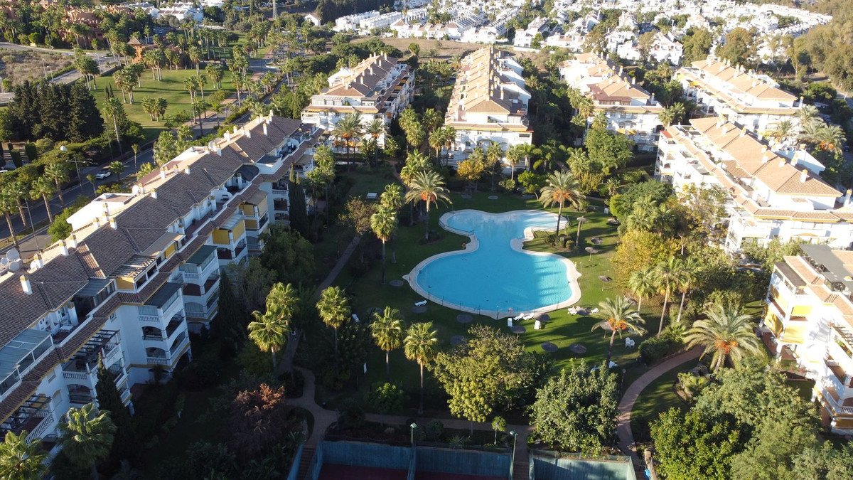 2 Bed Ground Floor Apartment in Nueva Andalucía