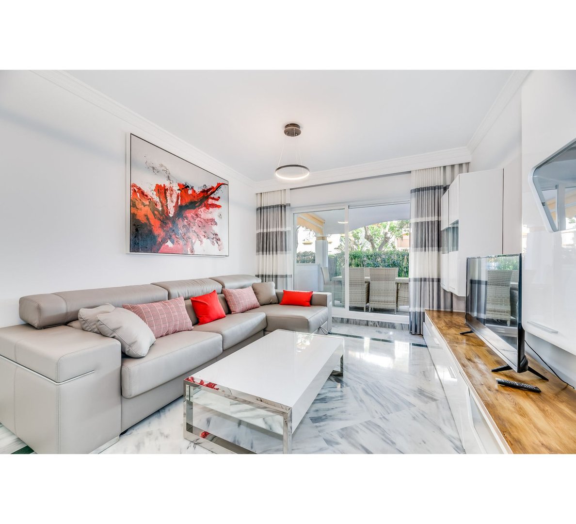 2 Bed Ground Floor Apartment in Nueva Andalucía