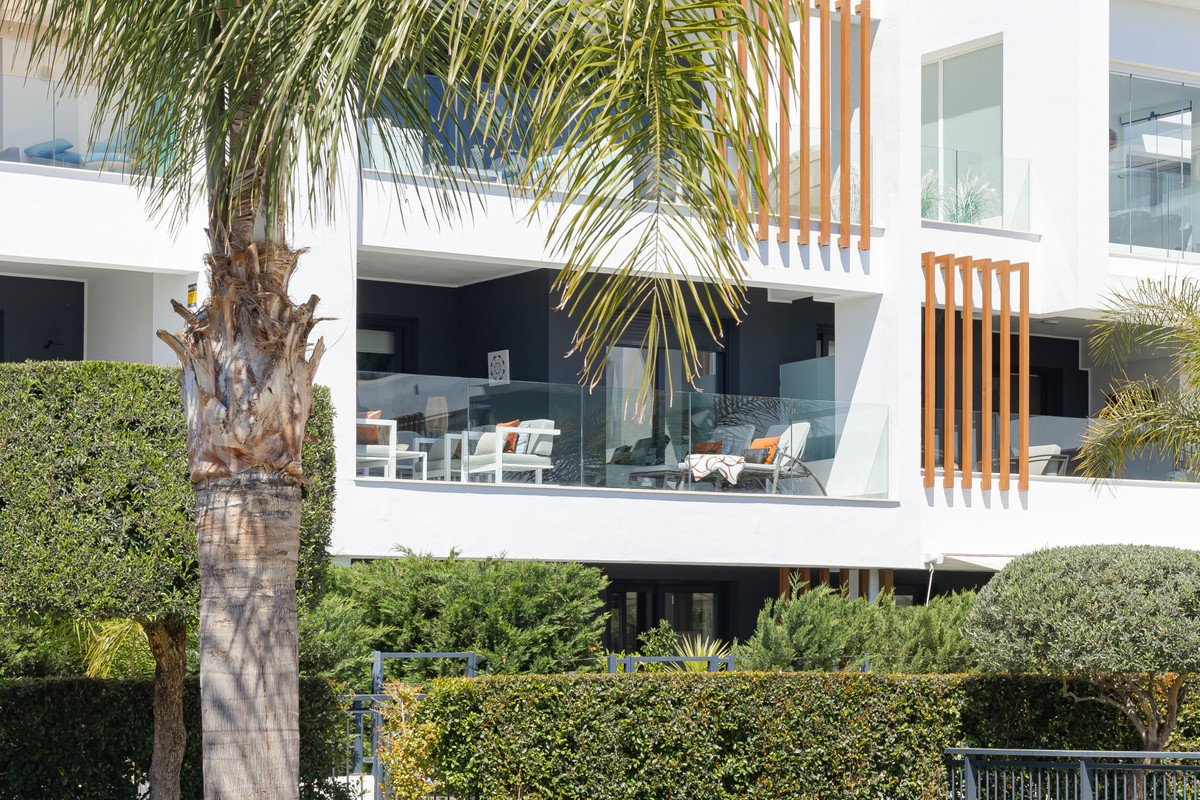 2 Bed Middle Floor Apartment in Estepona