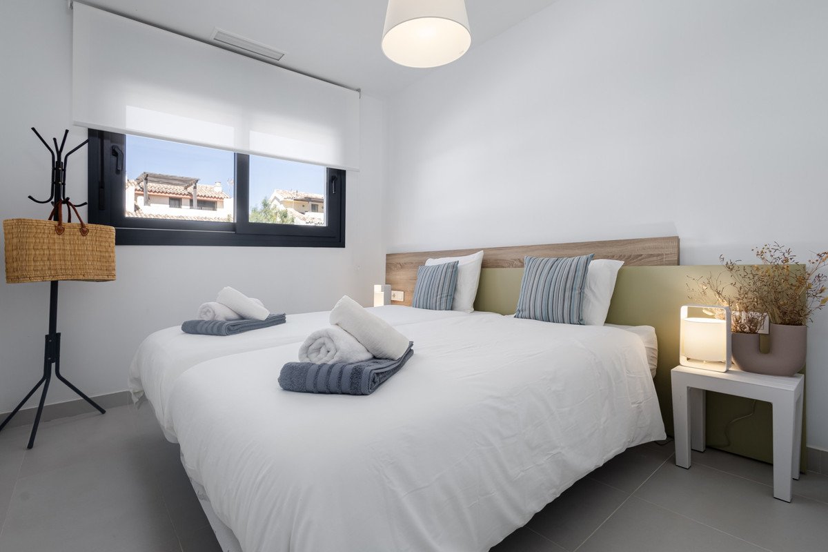 2 Bed Middle Floor Apartment in Estepona
