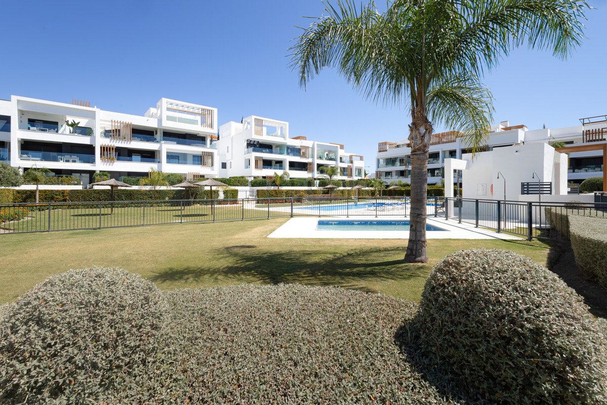 2 Bed Middle Floor Apartment in Estepona