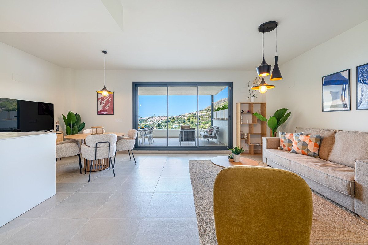 2 Bed Middle Floor Apartment in Benalmadena