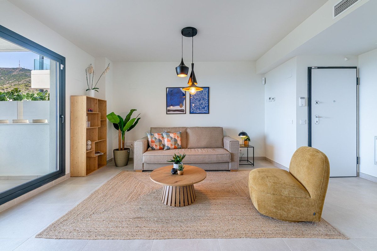 2 Bed Middle Floor Apartment in Benalmadena