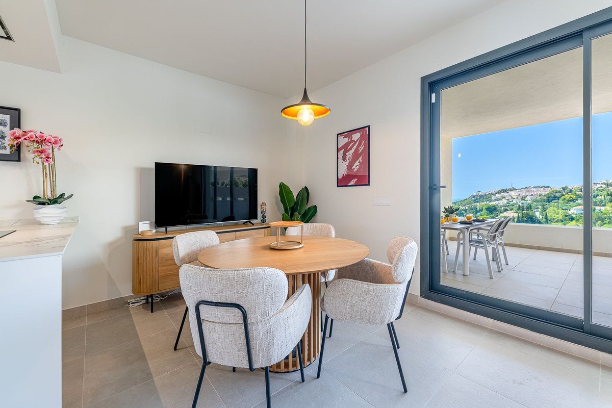 2 Bed Middle Floor Apartment in Benalmadena