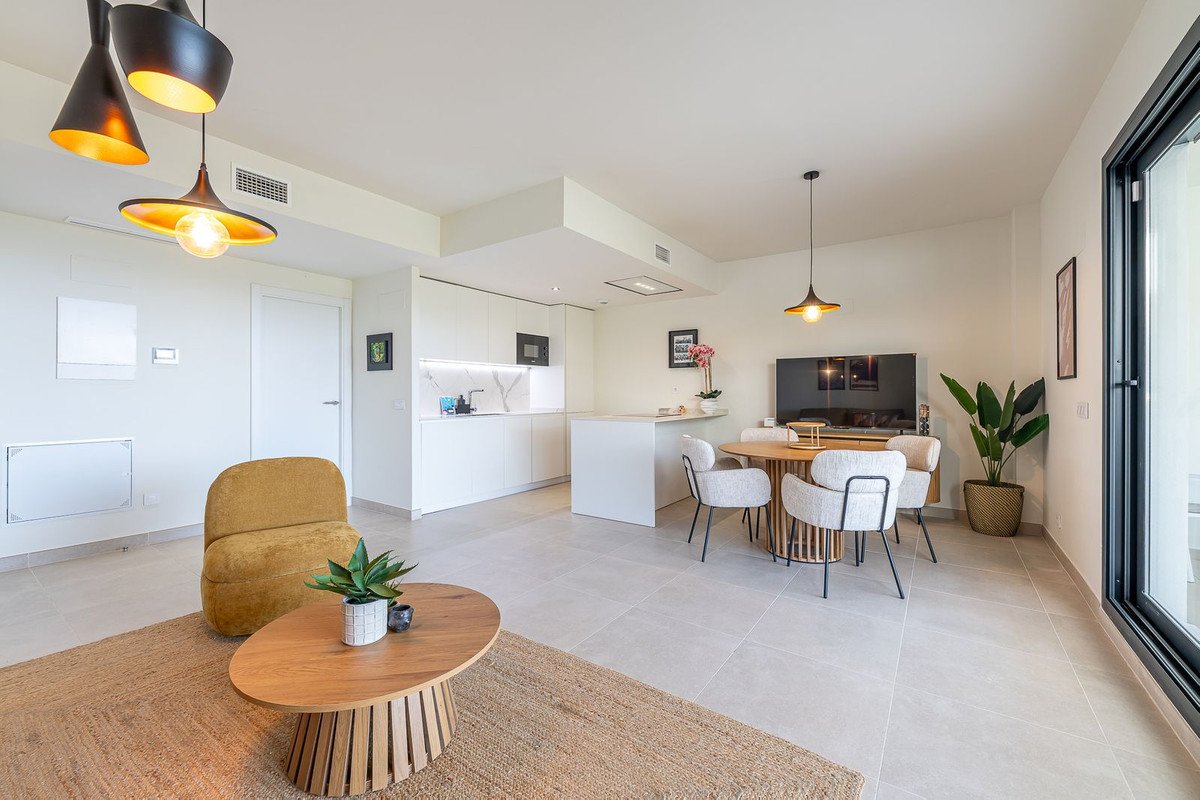 2 Bed Middle Floor Apartment in Benalmadena