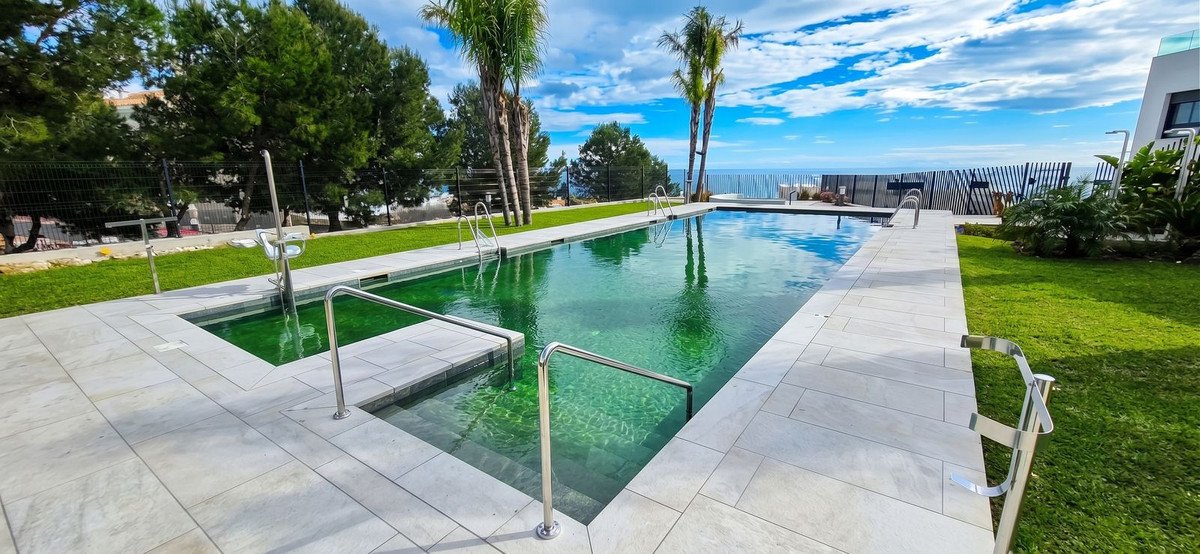 2 Bed Middle Floor Apartment in Benalmadena