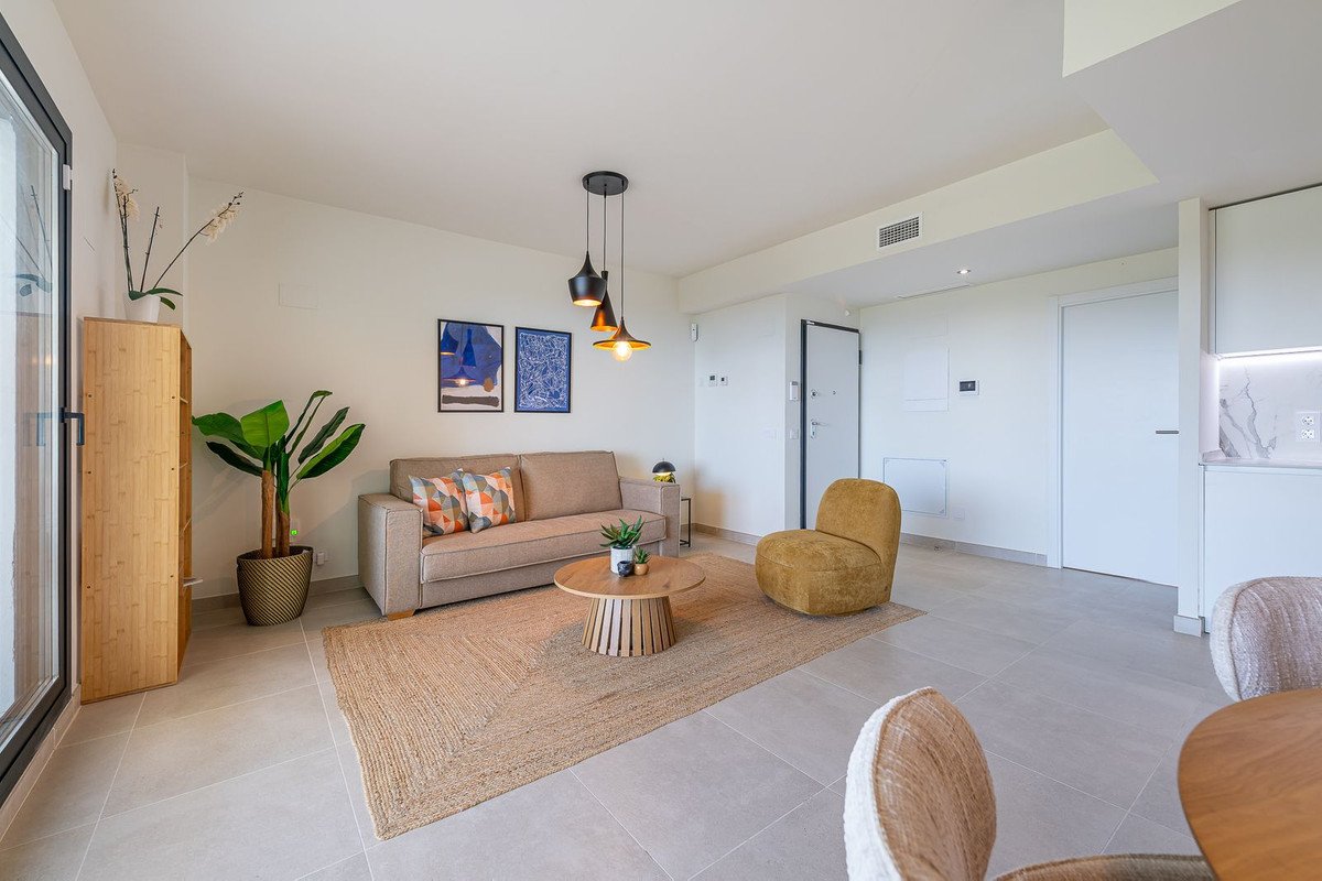 2 Bed Middle Floor Apartment in Benalmadena