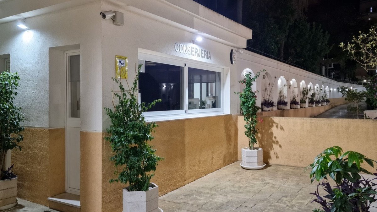 3 Bed Middle Floor Apartment in Marbella