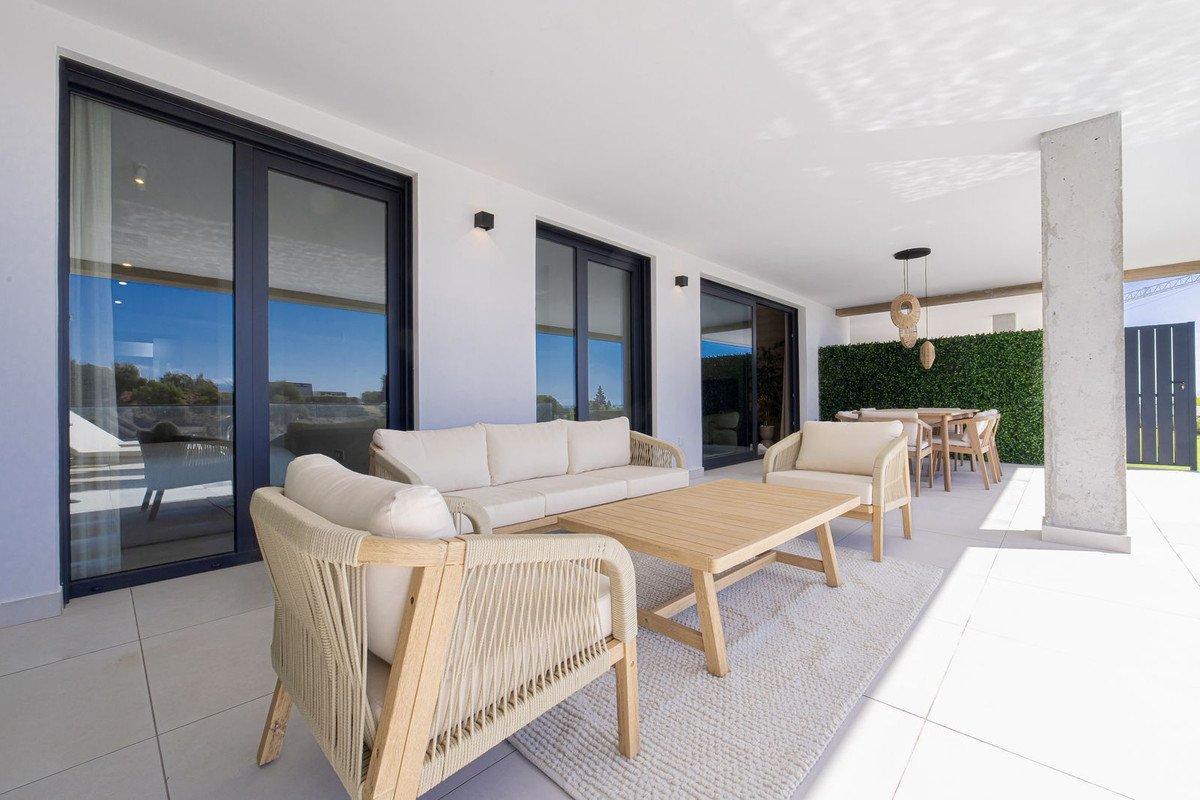 2 Bed Ground Floor Apartment in Altos de los Monteros