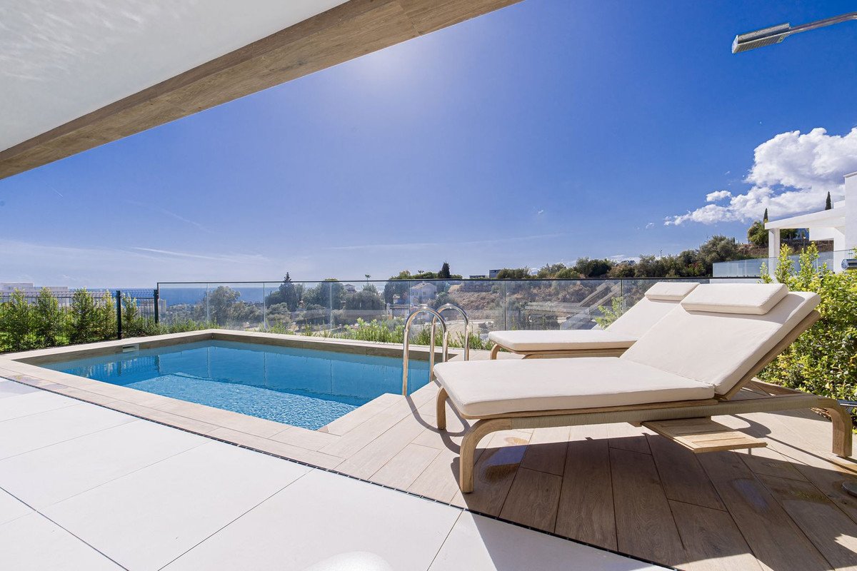 2 Bed Ground Floor Apartment in Altos de los Monteros