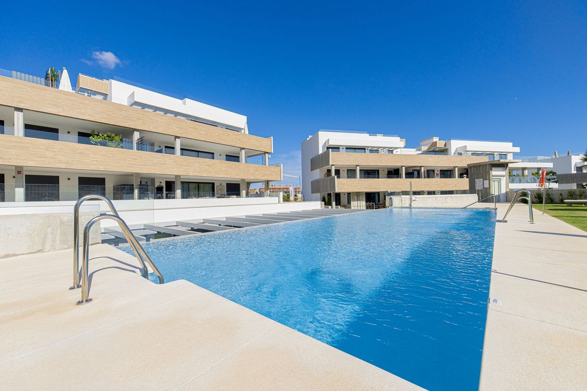 2 Bed Ground Floor Apartment in Altos de los Monteros