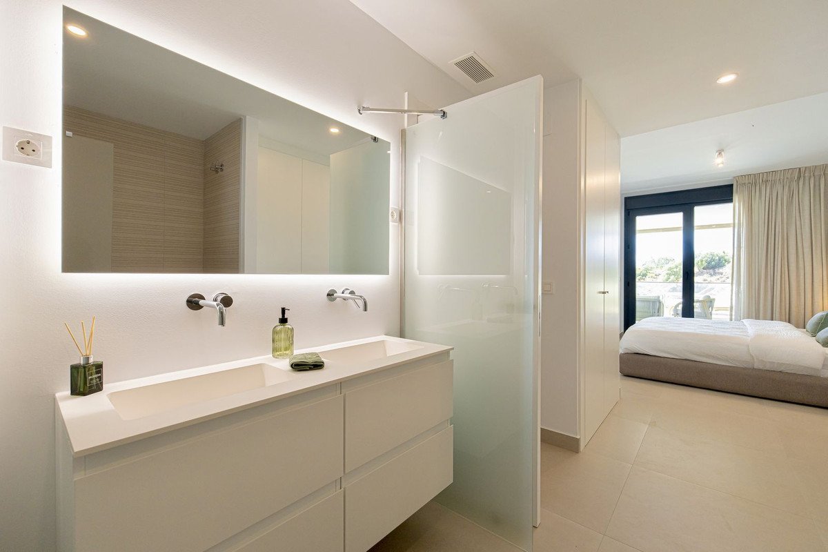 2 Bed Ground Floor Apartment in Altos de los Monteros