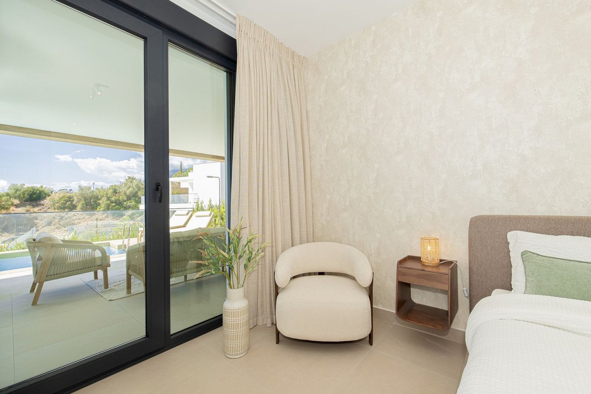 2 Bed Ground Floor Apartment in Altos de los Monteros