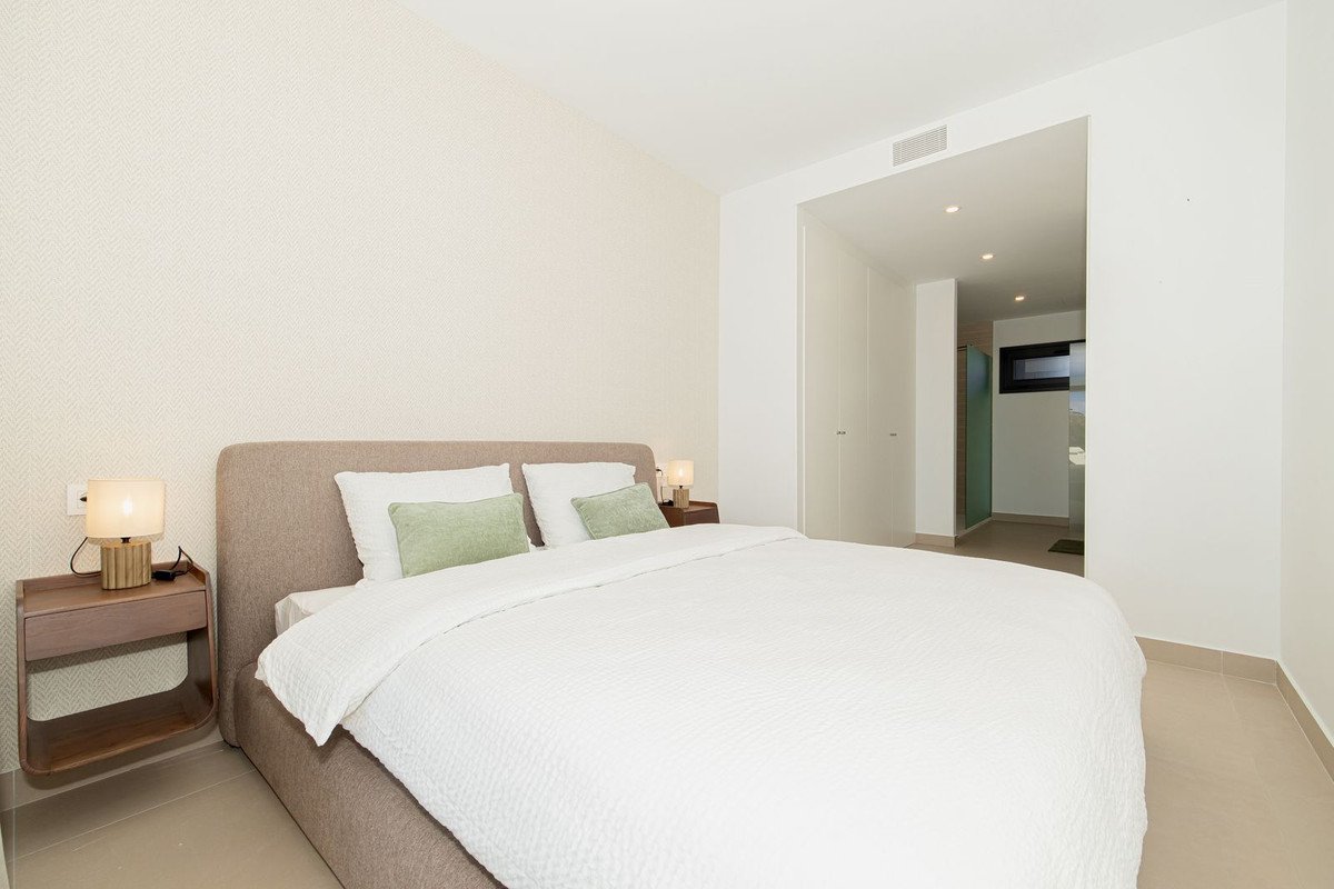 2 Bed Ground Floor Apartment in Altos de los Monteros