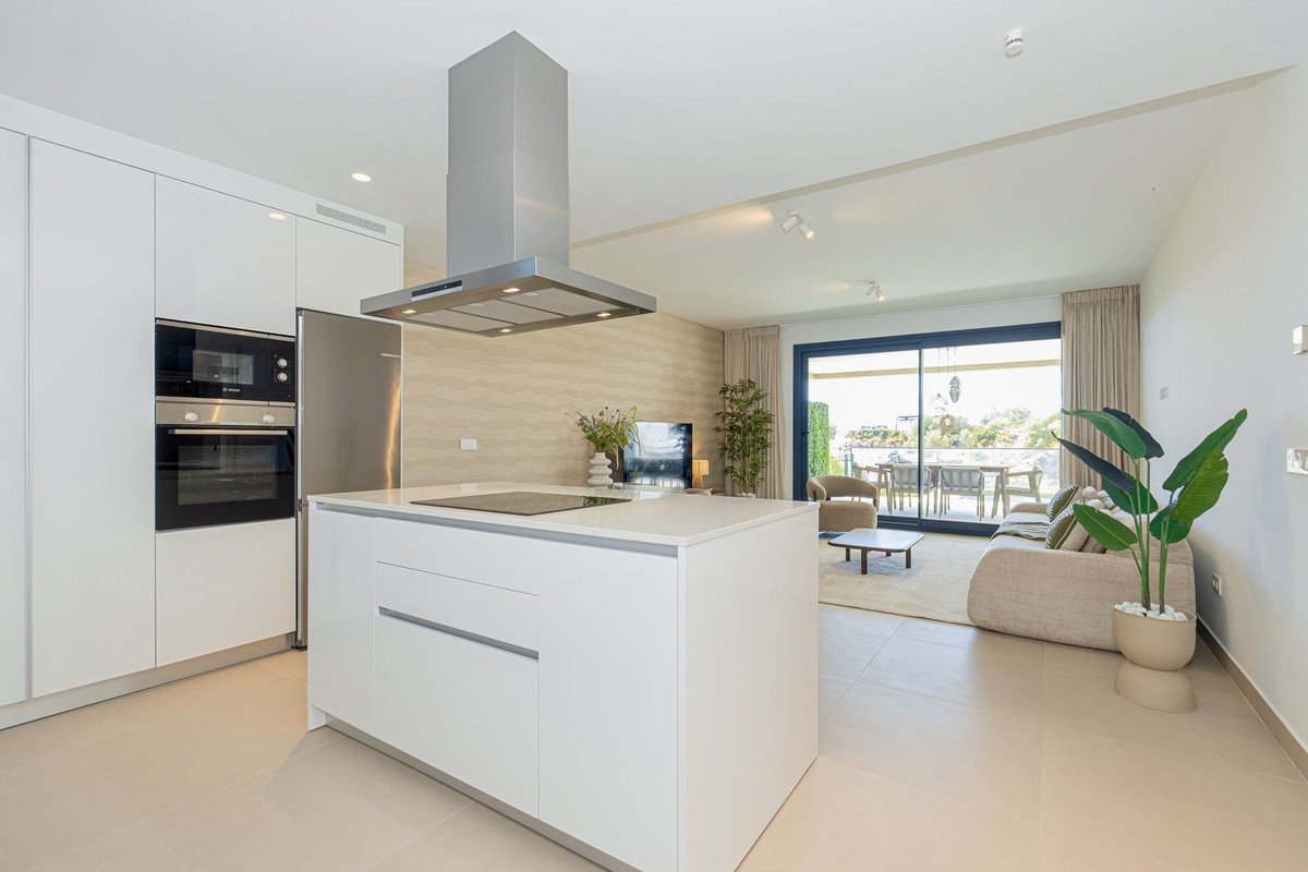 2 Bed Ground Floor Apartment in Altos de los Monteros