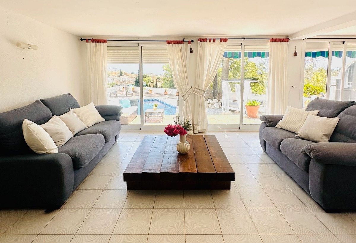 5 Bed Detached Villa in Benalmadena