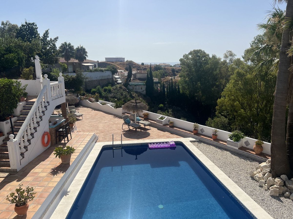 5 Bed Detached Villa in Benalmadena