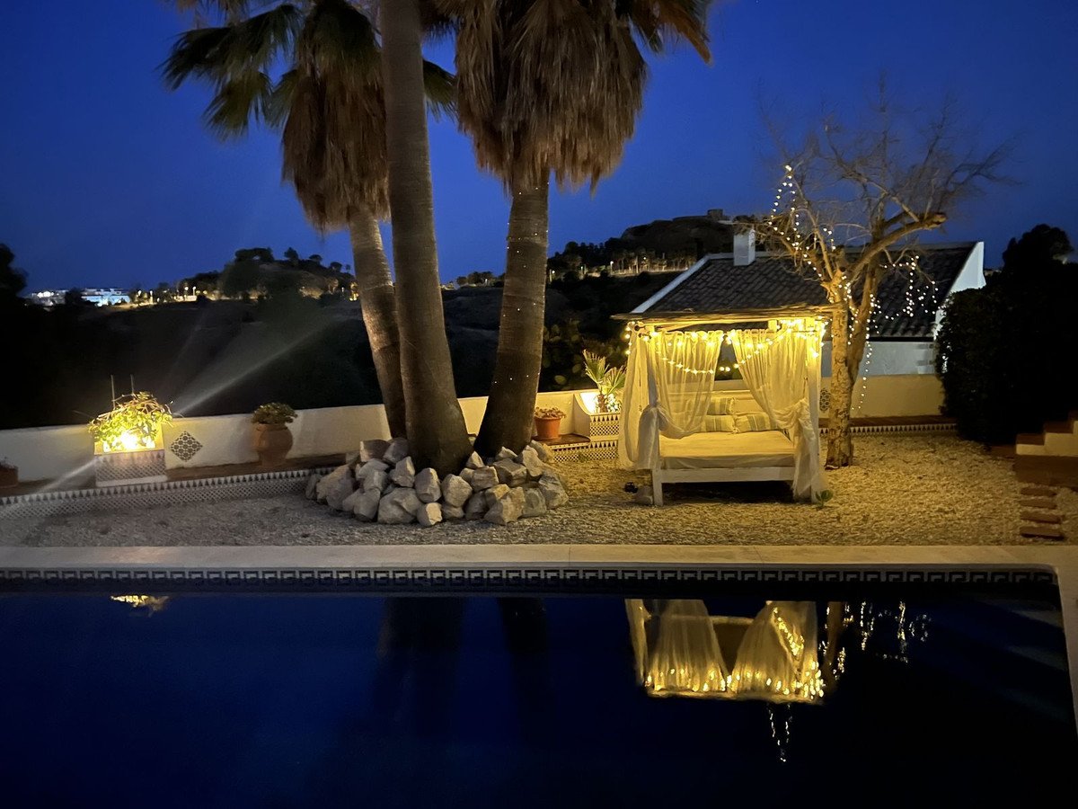 5 Bed Detached Villa in Benalmadena