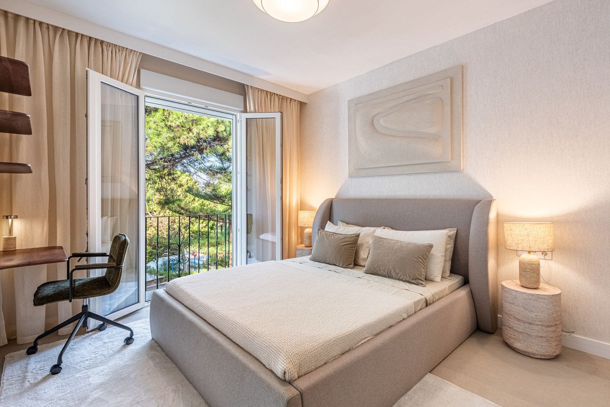 3 Bed Penthouse in New Golden Mile